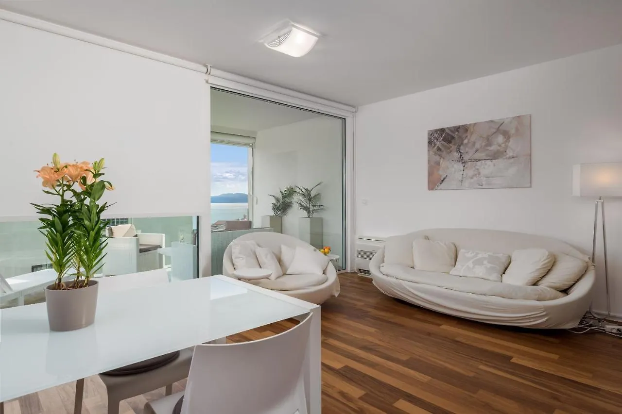 Apartment Mara Opatija With Rooftop Swimming Pool 0*, Icici