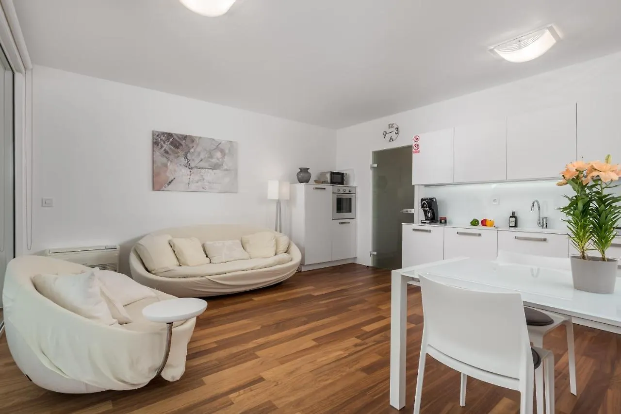 Apartment Mara Opatija With Rooftop Swimming Pool
