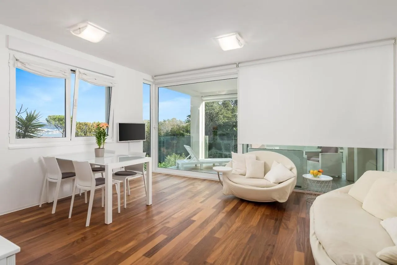 Apartment Mara Opatija With Rooftop Swimming Pool 0*, Icici Croatia